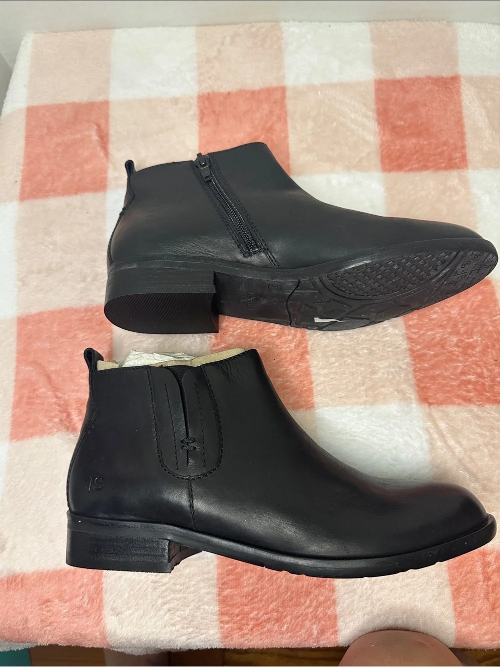 Josef SEIBEL “Chelsea”Black Leather Ankle Boots  Zip Closure size 37 or size 7